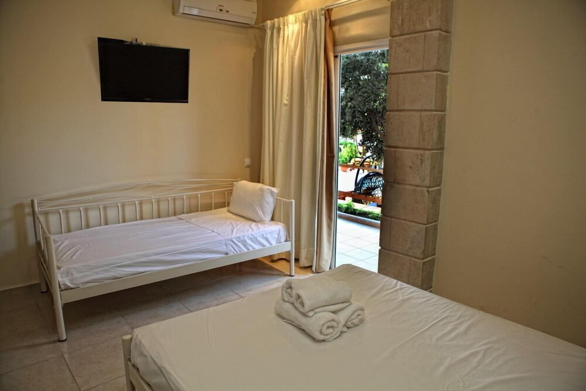 Niriides Beach Hotel Ретимно Стая снимка