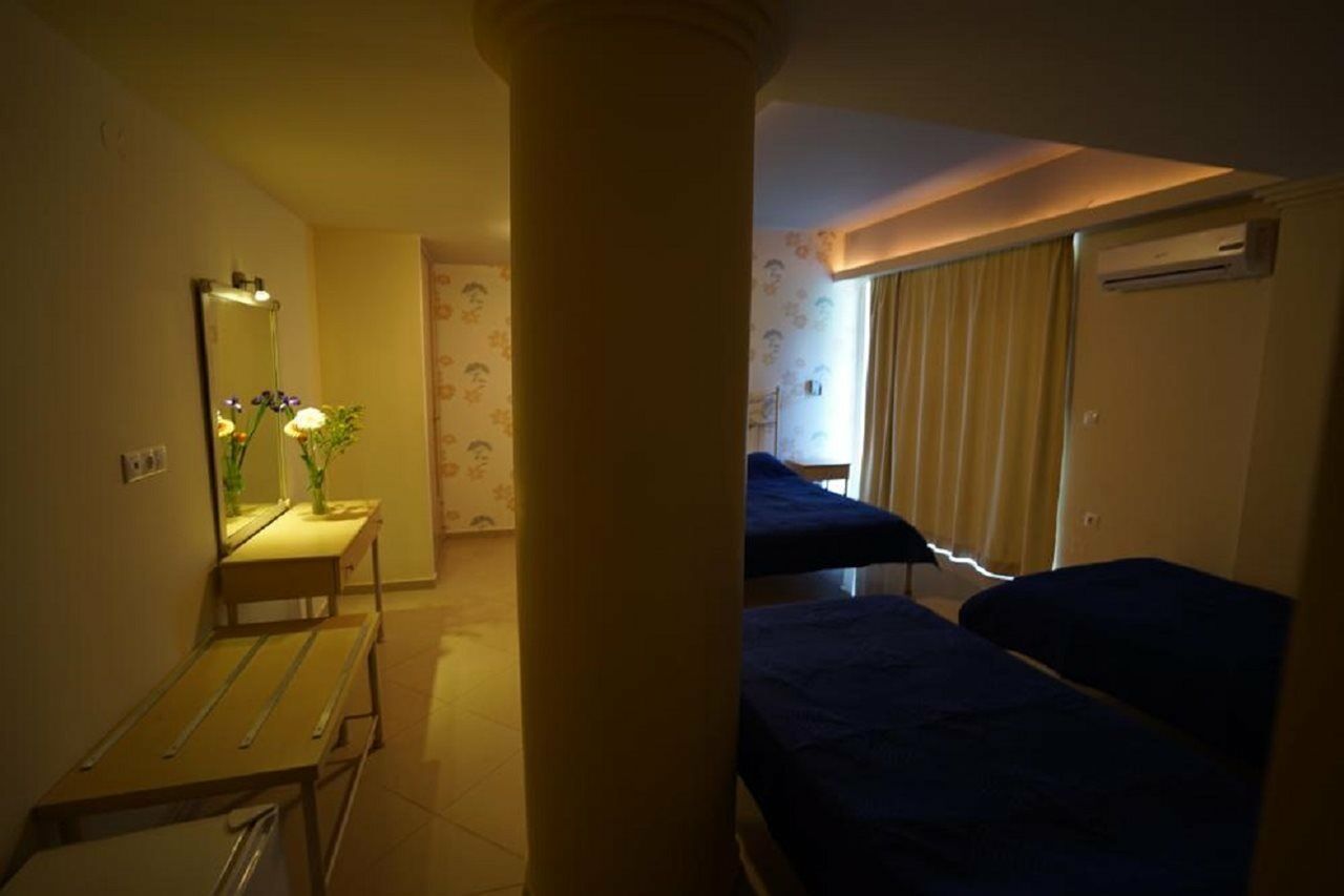 Niriides Beach Hotel Ретимно Екстериор снимка